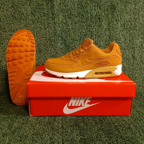 Nike Air Max 90s - Picture 3 of 6
